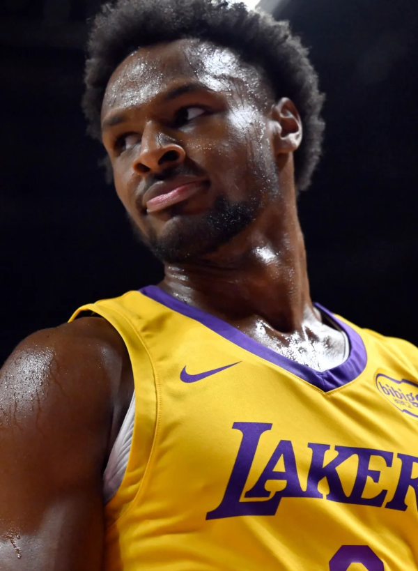 好易配资 夏联-布朗尼17+5+5湖人末段哑火输给快船 克内克特15投3中