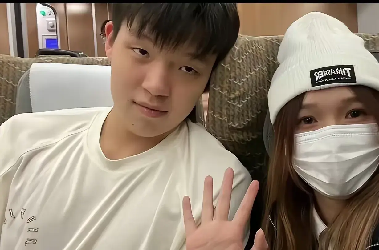 深富策略 杨瀚森带女朋友打比赛 戳穿了杨瀚森NBA“真实现状”，姚明说对了